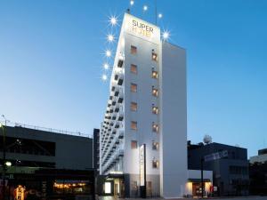 a hotel with a sign on the side of a building at Super Hotel Yamaguchi Yuda Onsen in Yamaguchi