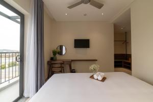 Letto o letti in una camera di Canary Dalat Hotel