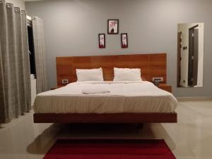 Una cama o camas en una habitación de RELAX INN