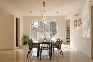 a dining room with a table and chairs at Golf View Home by JadeCaps 4BHK with Breakfast in Hosūr