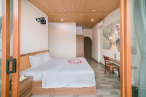 Postel nebo postele na pokoji v ubytování De V’Charm Hotel