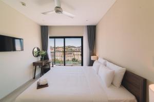 Letto o letti in una camera di Canary Dalat Hotel