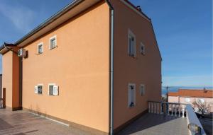 Το κτήριο όπου στεγάζεται  το διαμέρισμα