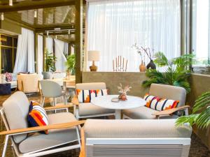 Χώρος καθιστικού στο voco Doha West Bay Suites by IHG