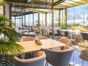 Εστιατόριο ή άλλο μέρος για φαγητό στο voco Doha West Bay Suites by IHG