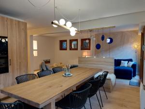 a dining room and living room with a table and chairs at Le Chalet des O in Saint-Lary-Soulan