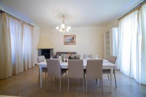 a dining room with a white table and chairs at DIMORA STORICA VICOLO DEL VOLTO in Iseo
