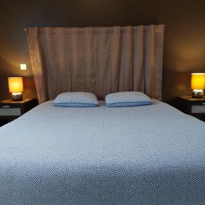 Villa Angresse tesisinde bir odada yatak veya yataklar