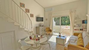 Et tv og/eller underholdning på Les Hauts du Sémaphore