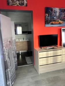 TV a/nebo společenská místnost v ubytování Chambres de Valérie