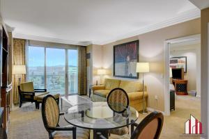 MGM Signature-06-714 1Br 2Ba Balcony Suite