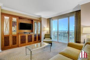 MGM Signature-06-714 1Br 2Ba Balcony Suite