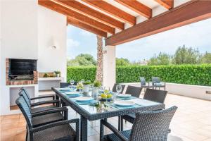 a dining room with a table and chairs on a patio at Bini Rosa in Binibeca