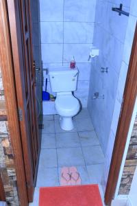 Ένα μπάνιο στο Fully furnished apartment in Nyali