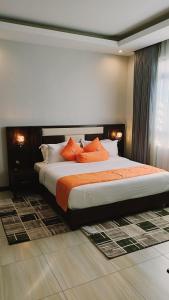 A bed or beds in a room at Lemaiyan Suites