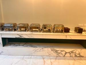 Gambar di galeri bagi Flock Hotel I Golf Course Road Near Dlf Phase 1 Metro station I Gurugram di Gurgaon