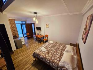 Letto o letti in una camera di IVERIA BEACH