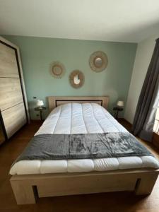 Cama o camas de una habitación en LA BRUVÉCA Octeville s/Mer