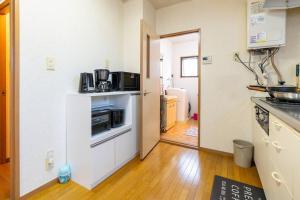 Dapur atau dapur kecil di 401号室貸切！2DK/京成佐倉駅徒歩3分・電車成田空港20分・京成上野直結！厨房/風呂/畳/4名