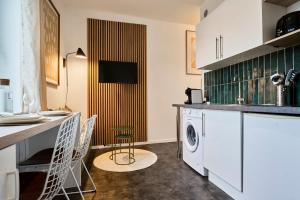 Kuchyň nebo kuchyňský kout v ubytování 1 bedroom apartment near Villa Cavrois - Croix + 24 fotografií