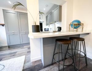 O bucătărie sau chicinetă la Juliet Beautiful 1 bedroom, central, modern space.