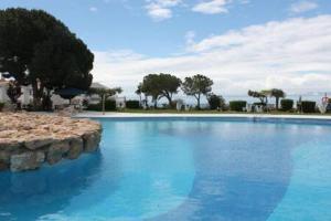 Bazén v ubytování Hermosa casa con terraza e increíbles vistas al mar y la montaña nebo v jeho okolí