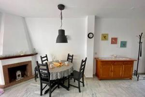 Posedenie v ubytovaní Apartamento con piscina en Las Rosas de Capistrano