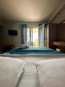 a bedroom with a large bed with a window at Crystal Blue in Potos