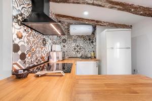 Kuchyňa alebo kuchynka v ubytovaní Bettatur Apartaments Rera Sant Domenech
