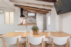 Kuchyňa alebo kuchynka v ubytovaní Bettatur Apartaments Rera Sant Domenech