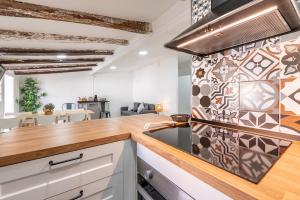 Kuchyňa alebo kuchynka v ubytovaní Bettatur Apartaments Rera Sant Domenech