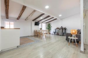 Kuchyňa alebo kuchynka v ubytovaní Bettatur Apartaments Rera Sant Domenech