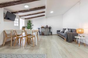 Posedenie v ubytovaní Bettatur Apartaments Rera Sant Domenech
