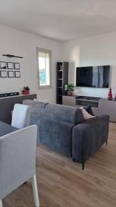 TV a/nebo společenská místnost v ubytování Cozy flat in Rome