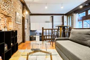 Ruang duduk di Atypical apartment in the heart of Old Lille!
