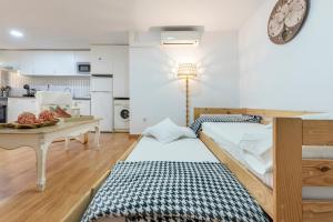Posteľ alebo postele v izbe v ubytovaní Bettatur Apartaments Rera Sant Domenech