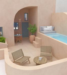 una camera con piscina e un letto e sedie di Annouso Villa with Hot Tub by Caldera Houses a Oia