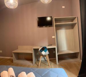 a room with a desk and a tv on a wall at LAME 46 ROOMS in Bologna