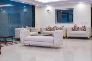 Posezení v ubytování HOTEL YASH PALACE Near IGI Airport