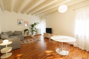 a living room with a couch and a table at Residenza Marconi - Domus Verona in Verona