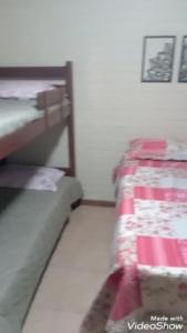 Ein Etagenbett oder Etagenbetten in einem Zimmer der Unterkunft Recanto Verde