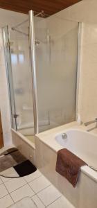 Koupelna v ubytování Privatzimmer Ulbricht/Föhr + 14 fotografií
