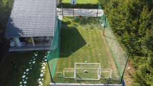Tenis a/nebo squash v ubytování Vikendica Villa A1 nebo okolí