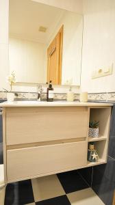 a bathroom with a sink and a mirror at GALIHOST - Maravilloso apartamento en Combarro in Combarro