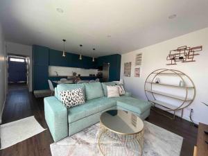 a living room with a blue couch and a table at Vento do Nordeste - Cottage with Jacuzzi in Nordeste