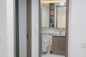 Foto Kuala Lumpuris asuva majutusasutuse 伊顿Eaton Residences 双子塔旁 无边银河泳池 五星民宿 坐揽无敌夜景 便捷行李寄存 galeriist
