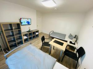 a hospital room with a bed and a table and chairs at Ferienwohnungen by K Krause in Salzgitter