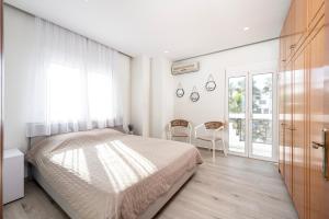 Ένα ή περισσότερα κρεβάτια σε δωμάτιο στο Nefeli-Beachfront -Apartment