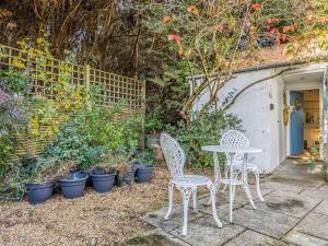 Jardín al aire libre en Pass the Keys Delightful Studio in West Ashling