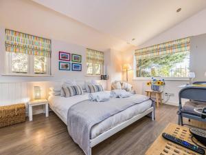 Cama o camas de una habitación en Pass the Keys Delightful Studio in West Ashling